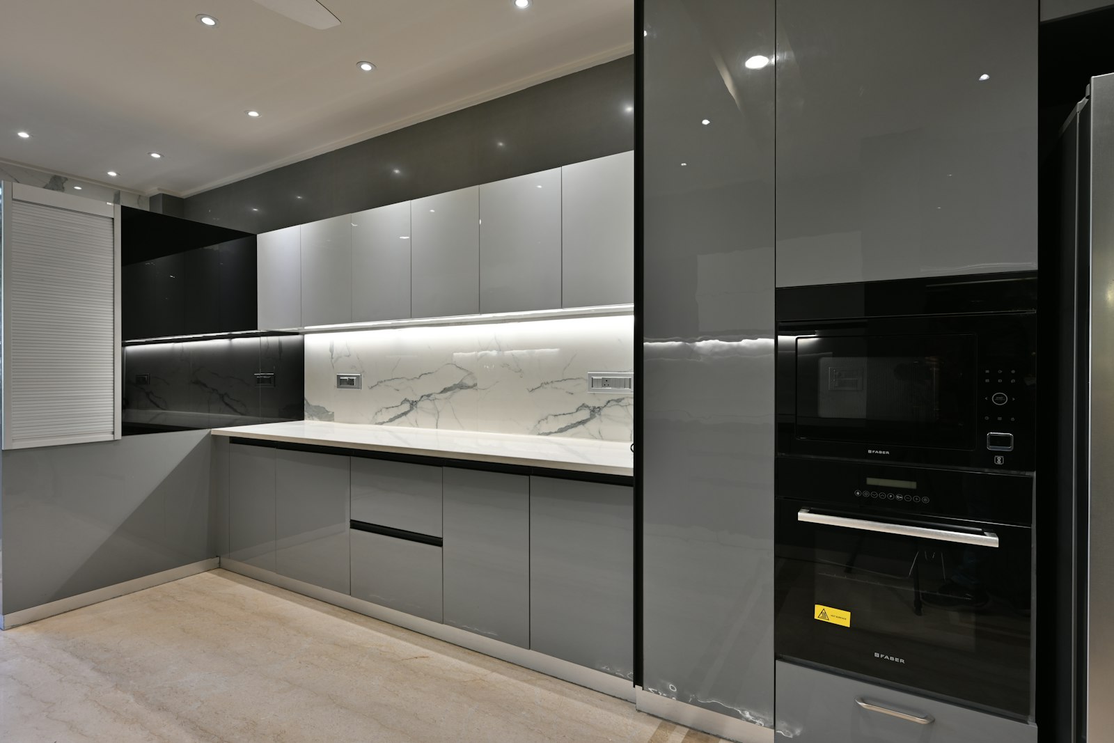 Cocina integrada en un piso reformado por completo en Barcelona